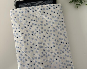 Kindle Blue Retro Floral Quilted Sleeve, Kindle Sleeve, Kindle Pouch, Kindle Cover, Kindle Protection, Kindle Gift, Padded Kindle Sleeve