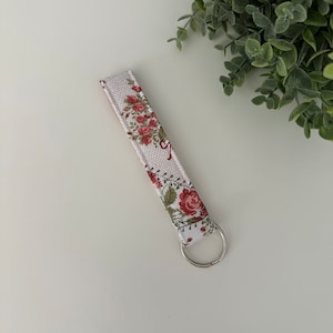 Handmade Patchwork Floral Keychain Wristlet, Fabric Key Fob, Bridesmaid Gift, Wrist Keychain, Key chain, Quilted Key Fob, Cute Gift