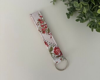 Handmade Patchwork Floral Keychain Wristlet, Fabric Key Fob, Bridesmaid Gift, Wrist Keychain, Key chain, Quilted Key Fob, Cute Gift