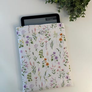 Kindle Wildflower Floral Quilted Sleeve, Kindle Sleeve, Kindle Pouch, Kindle Cover, Kindle Protection, Padded Kindle Sleeve, E-Reader Case
