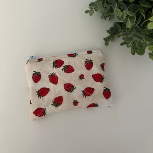Pochette matelassée à imprimé fraises fait main, Porte-monnaie, Porte-monnaie, Portefeuille, Cadeau mignon, Portefeuille matelassé, Porte-cartes, Porte-monnaie, Fruit