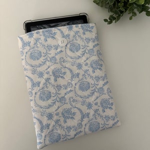 Kindle Blue Coastal Grandma Beach Style Handmade Quilted Sleeve, Kindle Sleeve, Kindle Pouch, Kindle Cover, Kindle Protection, E-Reader