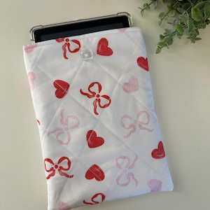 Kindle Hearts & Bows Quilted Sleeve, Kindle Sleeve, Kindle Pouch, Kindle Cover, Kindle Protection, E-reader Case, Padded Kindle Sleeve, Book