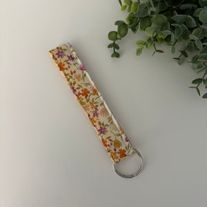 Handmade Ombre Floral Print Keychain Wristlet, Fabric Key Fob, Bridesmaid Gift, Wrist Keychain, Key chain, Quilted Key Fob, Cute Gift Flower
