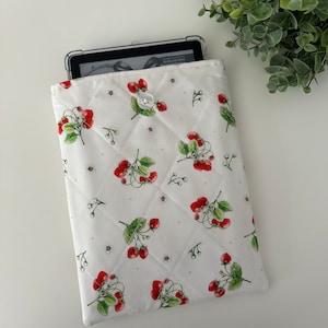 Kindle Strawberry Print Handmade Quilted Sleeve, Kindle Sleeve, Kindle Pouch, Kindle Cover, Kindle Protection, Kindle Gift, E-Reader Sleeve