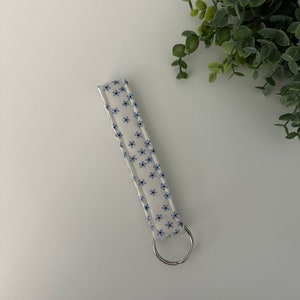 Handmade Dainty Blue Floral Keychain Wristlet, Fabric Key Fob, Cute Keychain, Wrist Keychain, Key chain, Quilted Key Fob, Cute Gift, Flowers