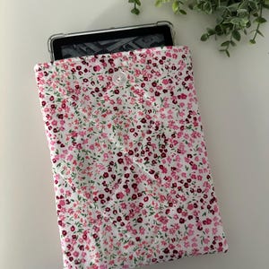 Kindle Pink Posie Quilted Sleeve, Kindle Sleeve, Kindle Pouch, Kindle Cover, Kindle Protection, Kindle Gift, Padded Kindle Sleeve, E-Reader