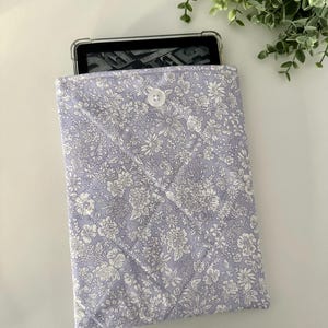 Kindle Purple Floral Quilted Sleeve, Kindle Sleeve, Kindle Pouch, Kindle Cover, Kindle Protection, Kindle Gift, Padded Kindle Sleeve, Books