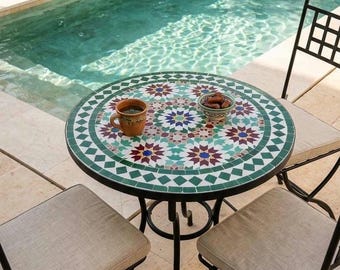 Handgemaakte Marokkaanse mozaïektafel – Kleurrijke Zellige tegel terrastafel met ijzeren stoelen set – Buitendecoratie voor balkon – Ambachtelijke ronde salontafel
