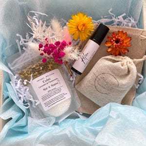 Handmade Self-Care Gift Box with Bath Salts, Lavender Sachet & Essential Oil Roll-On, Christmas gift .