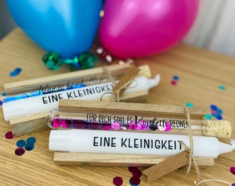 Geld Geschenkverpackung Kerze und Reagenzglas gefüllt mit Konfetti zum Geburtstag