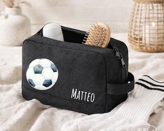 Kulturbeutel Kind personalisiert | Fußball Motiv mit Namen | Waschtasche / Kosmetiktasche für Jungen | Geschenk zur Einschulung / Reise
