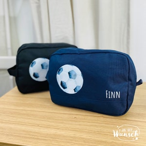 Kulturbeutel Kinder personalisiert mit Fußball und Namen | Kulturtasche | Waschtasche | Geschenk für Junge | Kosmetiktasche | EM 2024