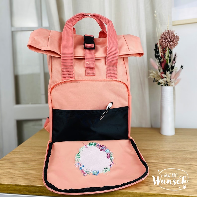 Rucksack personalisiert Blumenkranz Name Einschulung Tasche Rolltop Kindergarten Outdoor Camping Handgepäck Klassenfahrt Bild 5