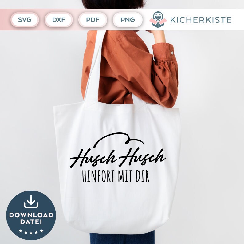 以下が含まれることがあります： 黒い文字で「Husch Husch Hinfort Mit Dir」と書かれた白いトートバッグ。