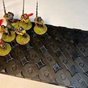 25mm round to square base movement tray compatible with Warhammer Fantasy and The Old World - Magnet ready