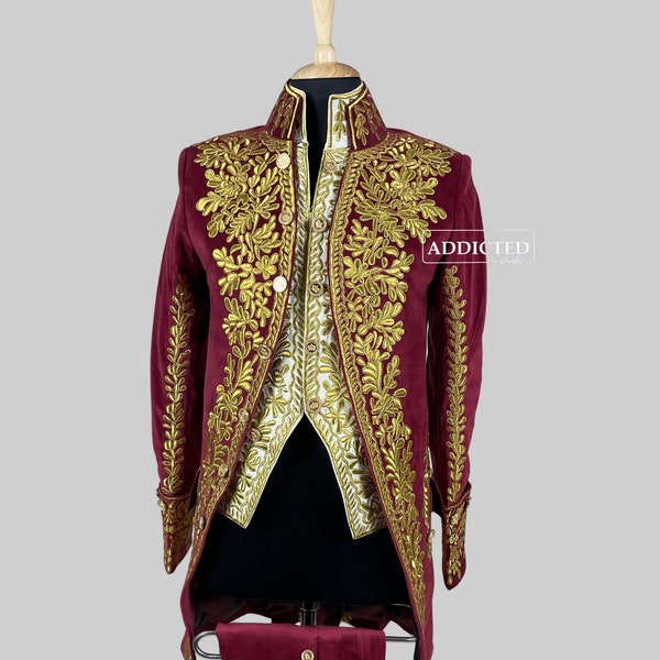 Men Red Velvet 3 Piece Rococo Costume Custom Made Gold Embroidered Metallic Buttons 18th Century Wedding Outfits Vintage Cocktail Attire Set