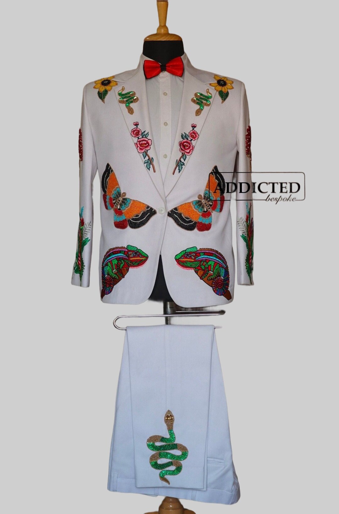Men’s White Country Western Embroidered Blazer – Gothic Skull & Vulture Jacket, Rhinestone Halloween Party Concert Outfit