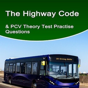 Könnte beinhalten: Ein dunkelblauer Bus auf einer Straße, mit dem Text "The Highway Code" und "UK Driving Skills". Der Bus hat mehrere Fenster und Scheinwerfer. Das Bild enthält auch den Text "Includes 200 interactive practise questions".
