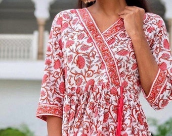 Kurta-Kleid im Angrakha-Stil, reine Baumwolle, rosa-orange, Anar-Handblockdruck, silberner Gota-Rand, ethnisches indisches Kleid, nachhaltiges Sommerkleid