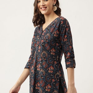 Tunique/Kurti à imprimé blocs de main en pur coton-Noir Imprimé ethnique rouge Kurta pour femmes-Automne-décontracté-Occasionnelle col en V-chemisier indien-durable image 5