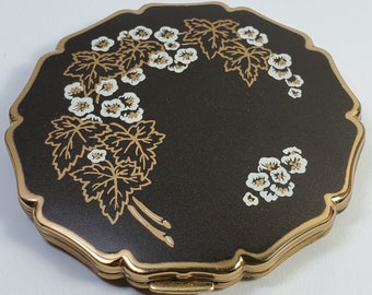 Stratton 1950s - early 1960s Powder Compact - Star pattern on bottom with no Logo