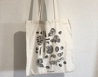 Linograbado sobre bolsa de mano: Moluscos - Lámina de Historia Natural - Impresa a mano. Linograbado sobre bolsa de mano: Moluscos
