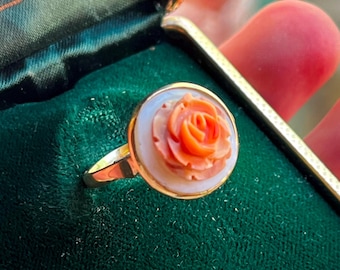 Anello con cammeo a forma di bocciolo di rosa in oro 18k fatto a mano: gioielli floreali esclusivi