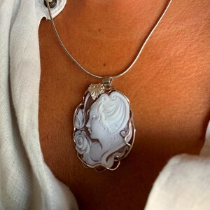 cammeo ciondolo vittoriano del 1880 in Argento 925 raffigurante donna fiori natura image 3