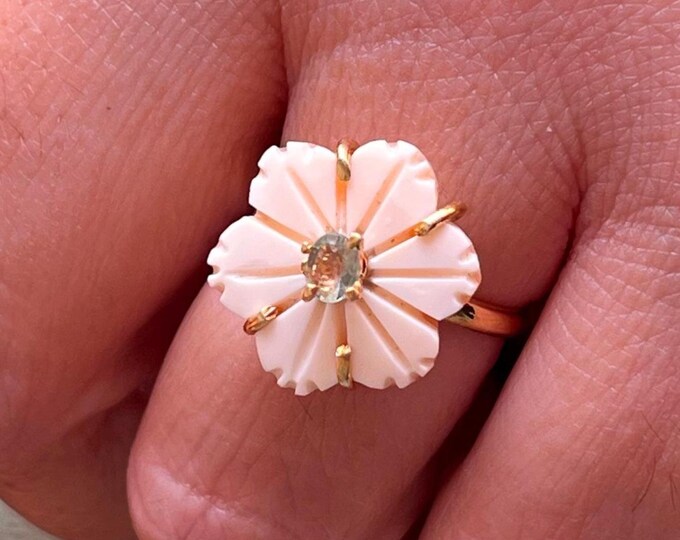 Elegant Cameo Ring, 18k Gold, Flower Petal, Gift for Her, Wedding Gift, Anniversary Jewelry