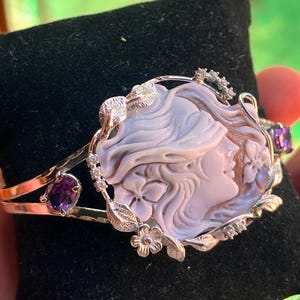 Handmade Shell Cameo Lucky Bracelet, Goddess of Luck Charm, Elegant Woman Jewelry, Vintage Style Gift for Her
