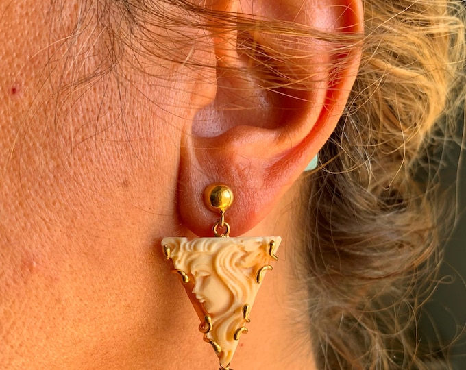 Orecchini Cammeo Intagliato a Mano, Conchiglia, Triangolo, Gioielli Fatti a Mano, Eleganti