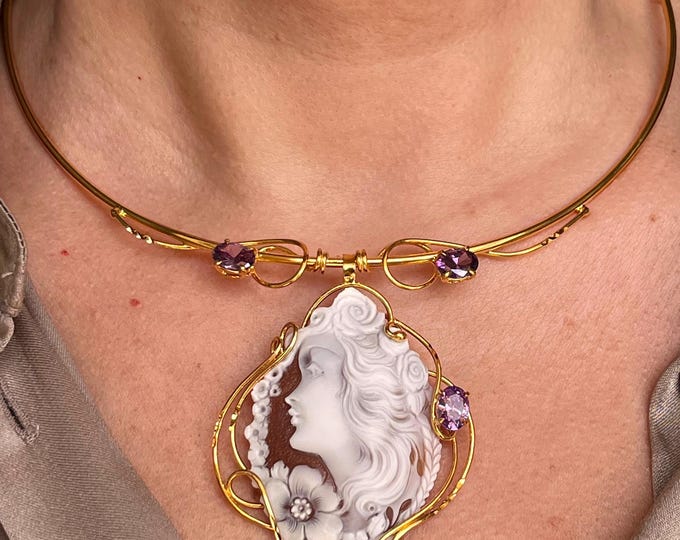 Handmade Italian Shell Cameo Choker: Elegant Artisan Necklace