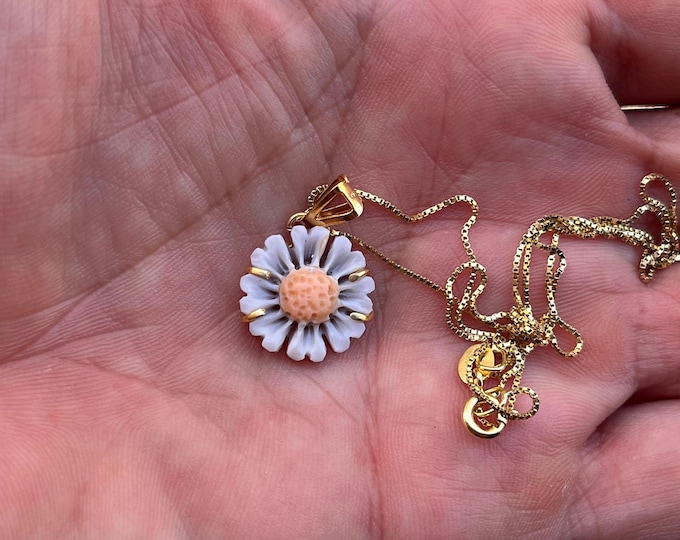 Sunflower flower pendant in shell cameo, handmade, Italian 18k gold