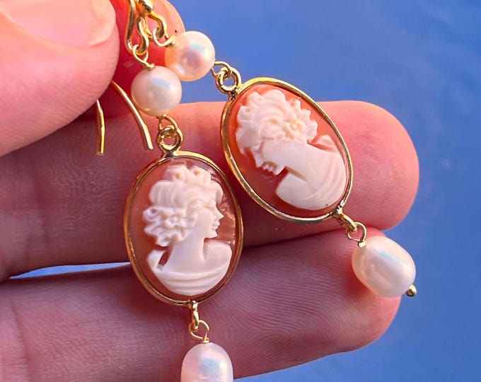 cameo drop earrings, pearl earrings, shell cameo, gift for her, made in Italy, glamorous earrings, elegant wedding