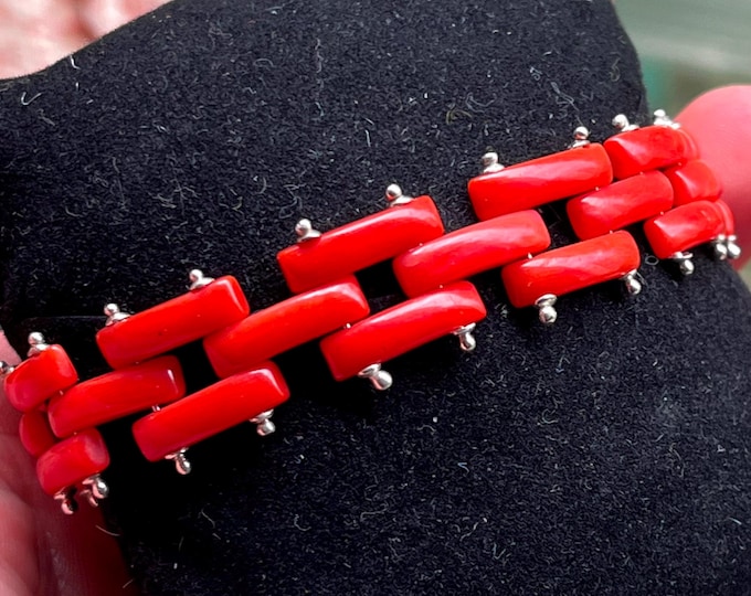 Bracciale in Corallo Vero, Charm Particolare Artigianale, Regalo Esclusivo, Donna Elegante, Corallo Naturale, Bracciale Genuino