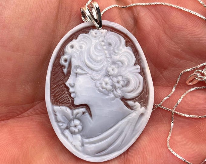 Vintage Lady Cameo Pendant: Handcrafted Portrait Charm Necklace