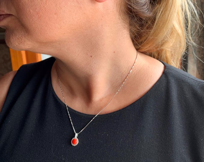 Pendant Elegant Woman Coral Jewel, Handmade Pendant, Coral Light Point Necklace, Girlfriend Gift, Jewelry for Her