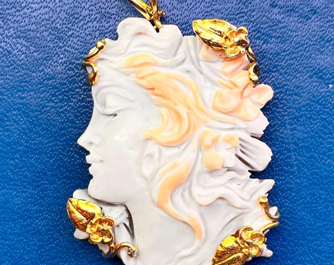 Ciondolo cammeo conchiglia marina scolpito a mano made in italy profilo femminile stile Romano Impero Antico