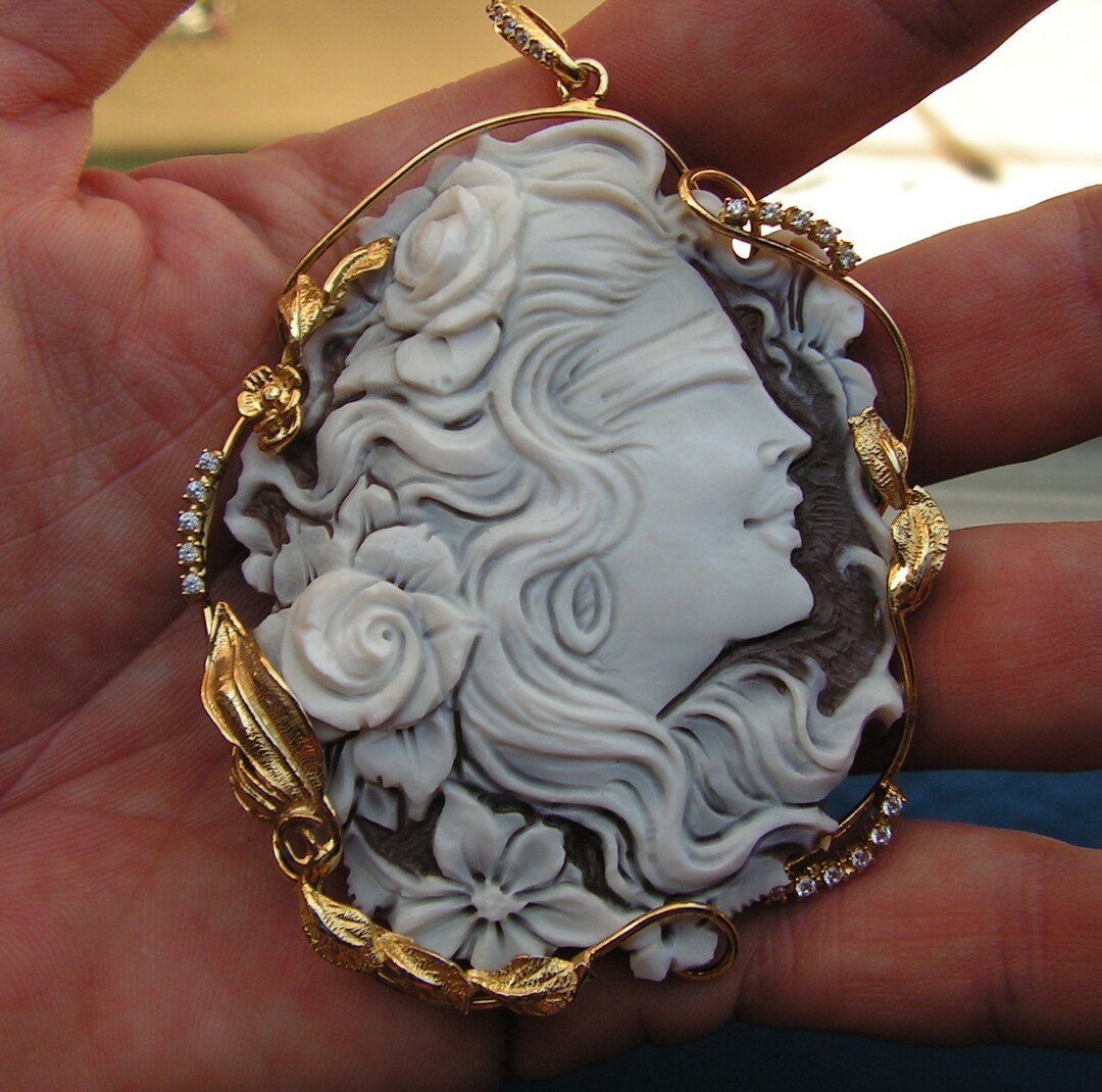 Collier Vintage Camée En Verre – Bijou Ancien Sans Marque – Élégant Et Rétro