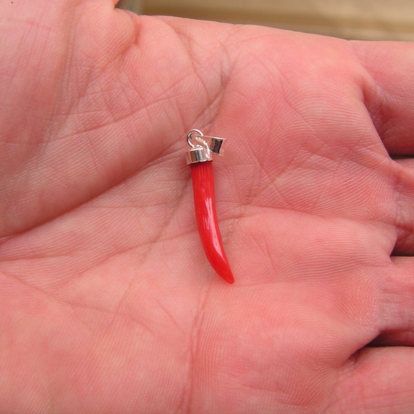 Pendentif corne italienne rouge corail - cadeau porte-bonheur cornicello 30 mm