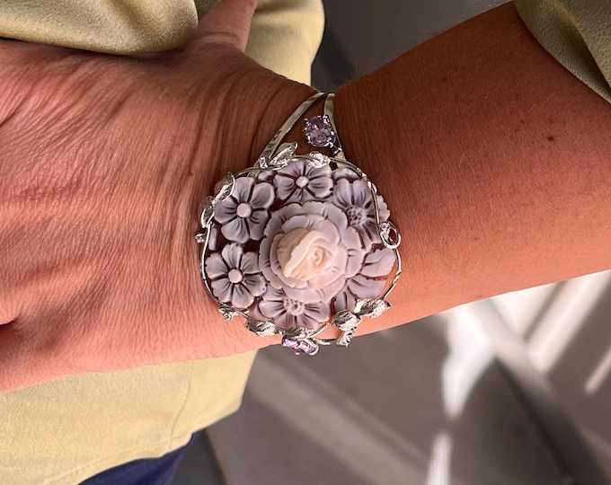 Handmade Flower Shell Cameo Bracelet: Roman Style Jewelry