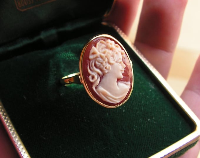 Handmade Shell Ring Cameo, Elegant Women's Gift, Unique Gift for Her, Classic Statement Jewelry