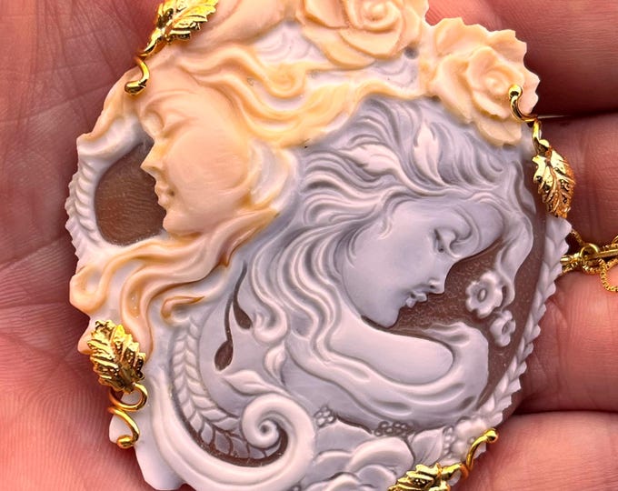 Shell cameo ciondolo sorelle amiche amicizia italiano cameo gioielli artigianale cameos shell camafeu camée 彫刻されたカメオ 雕刻浮雕