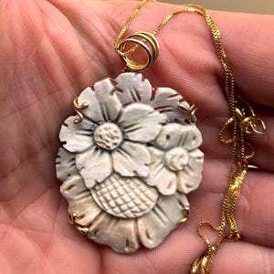 Handskuret snäckskal-prästkrage-cameo-hänge, 18k guld sterlingsilver, italienska blommiga smycken bild 13