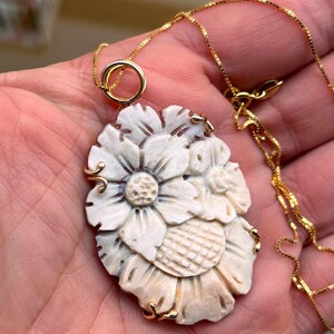Handskuret snäckskal-prästkrage-cameo-hänge, 18k guld sterlingsilver, italienska blommiga smycken bild 5