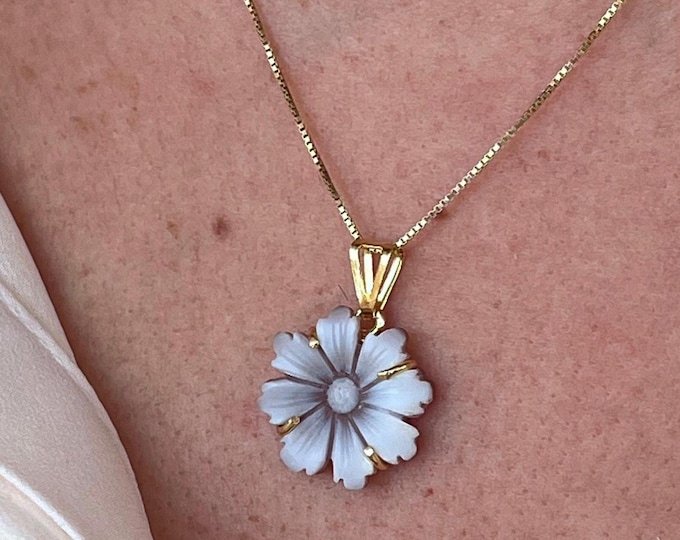Sunflower flower pendant in shell cameo, handmade, Italian 18k gold