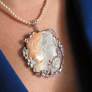 Cammeo in conchiglia antico intagliato a mano collezione di gioielli unici amicizia donne made in italy ciondolo artigianale