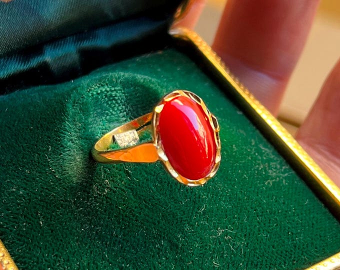 Anello Corallo Rosso Naturale e Argento 925 Placcato Oro 18k, Made in Italy, Cabochon 9x7mm, Anello Regolabile Artigianale con Certificato