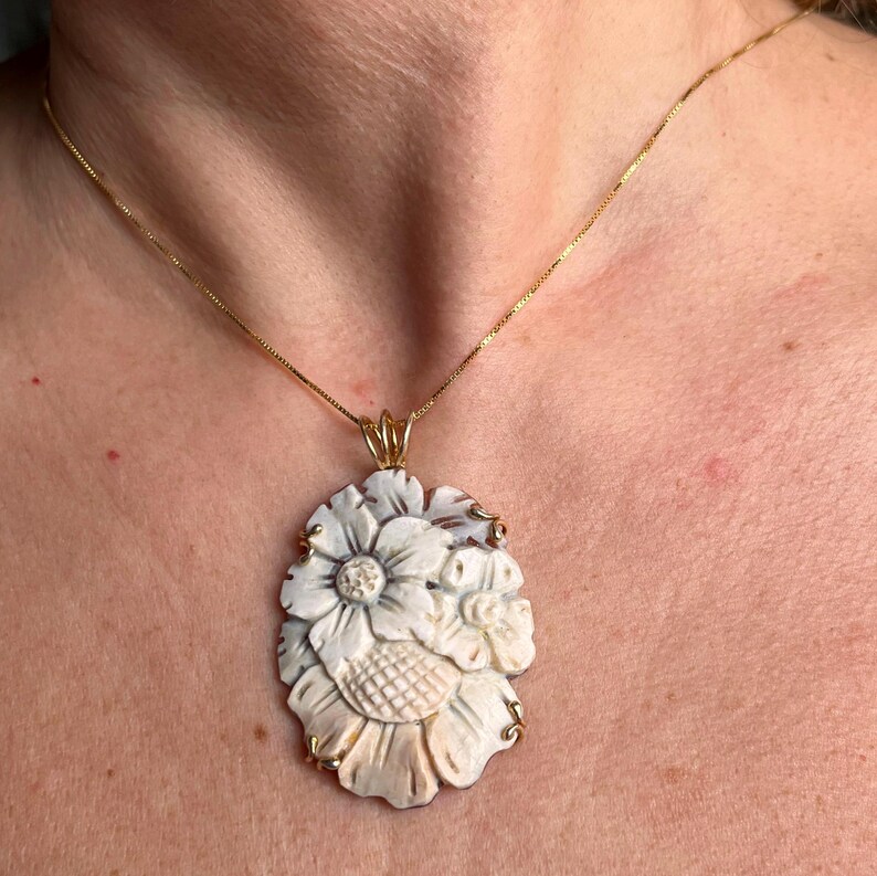 Handskuret snäckskal-prästkrage-cameo-hänge, 18k guld sterlingsilver, italienska blommiga smycken bild 8